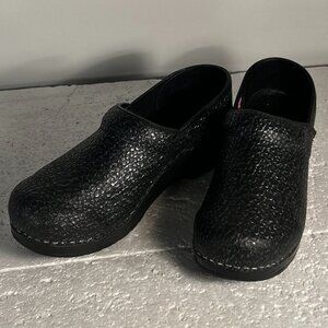 Sanita SZ 7-7.5 US (38 EU) Black Leather Clogs Comfort Shoes Nursing Work Shoes